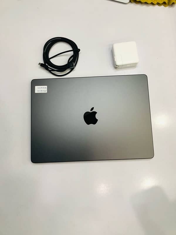 MacBook Pro M4 16gb 512gb spce glace 1