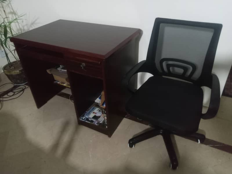 Computer/Study Table and Chair 9