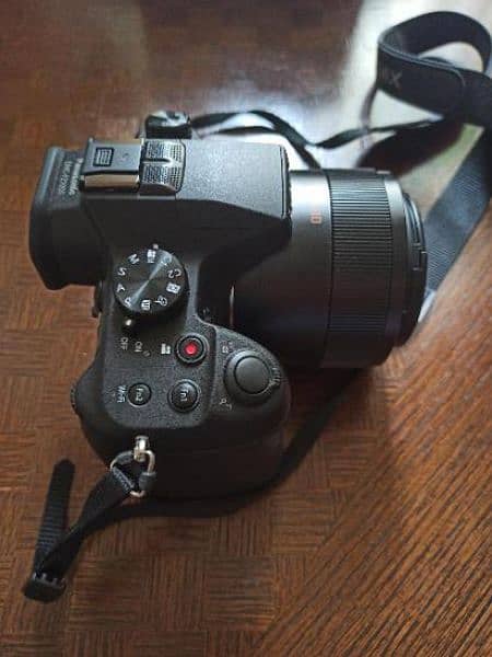 Panasonic Lumix FZ1000 condition 9/10 hay with full box 1