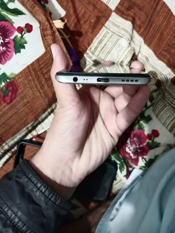 Realme 8 8/128 with box & Original charger 4