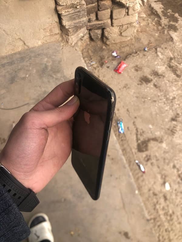 XS MAX, no pta, 78% heath, 64GB, Panel Changed, Back Crack 4