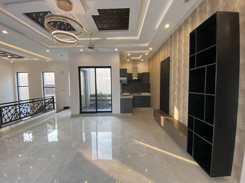 "Beautifully Designed 1 Kanal House for Sale in DHA Phase 6 Lahore Move-in Ready" 26