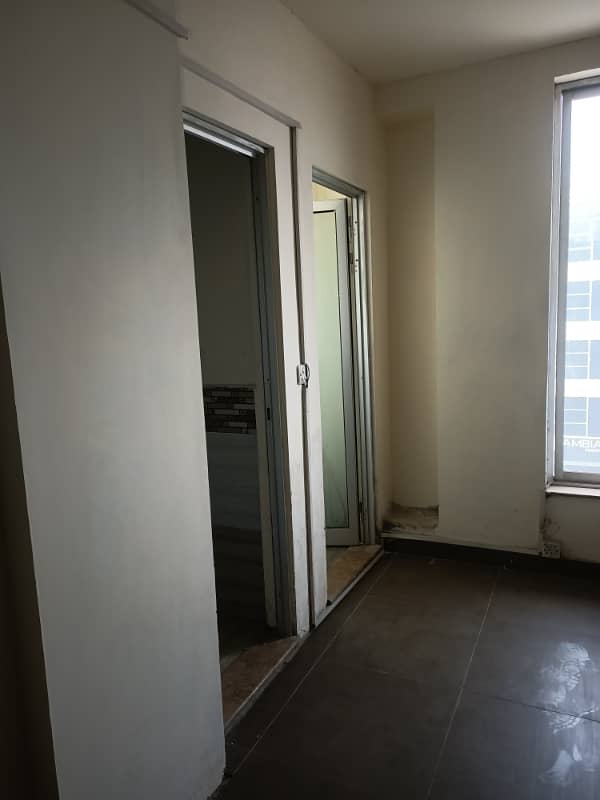 4 marla floor with lift at hot location 9