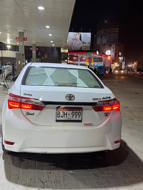 Toyota Altis Grande 2017 urgent 6