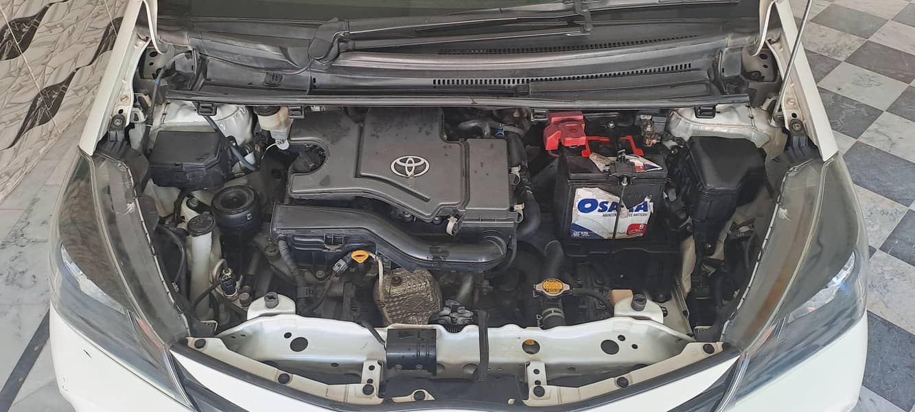 Toyota Vitz 2014 4