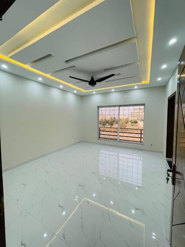 Kanal Brand New House With Lawn 23