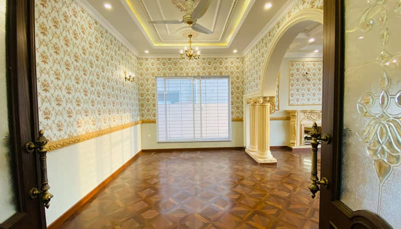 "Stunning 1 Kanal House for Sale in DHA Phase 6 Lahore Ideal Family Home" 5