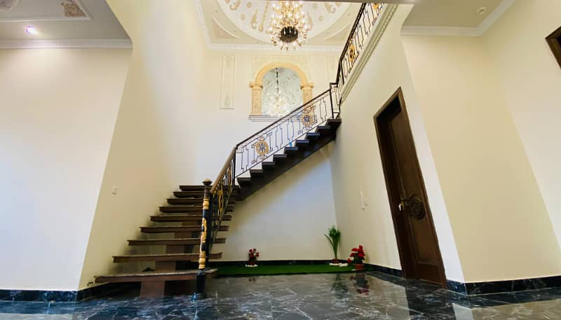 "Stunning 1 Kanal House for Sale in DHA Phase 6 Lahore Ideal Family Home" 7