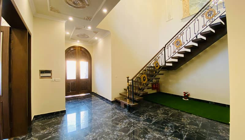 "Stunning 1 Kanal House for Sale in DHA Phase 6 Lahore Ideal Family Home" 8