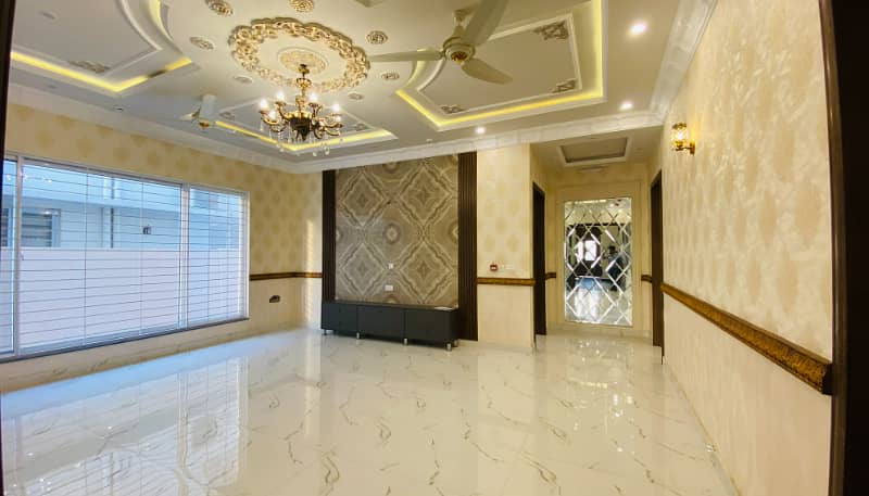 "Stunning 1 Kanal House for Sale in DHA Phase 6 Lahore Ideal Family Home" 9