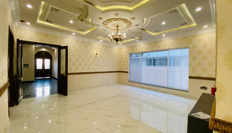 "Stunning 1 Kanal House for Sale in DHA Phase 6 Lahore Ideal Family Home" 10