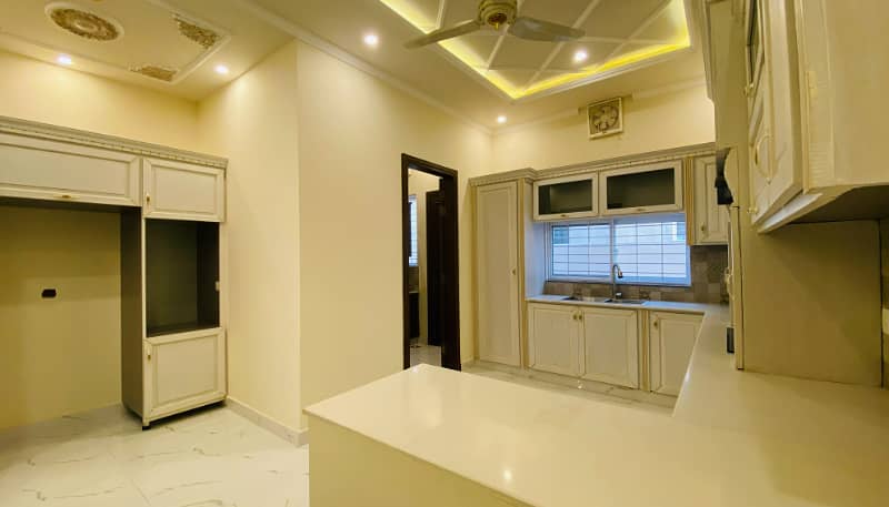 "Stunning 1 Kanal House for Sale in DHA Phase 6 Lahore Ideal Family Home" 13