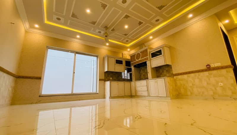 "Stunning 1 Kanal House for Sale in DHA Phase 6 Lahore Ideal Family Home" 25