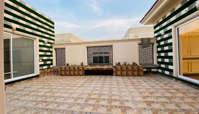 "Stunning 1 Kanal House for Sale in DHA Phase 6 Lahore Ideal Family Home" 32