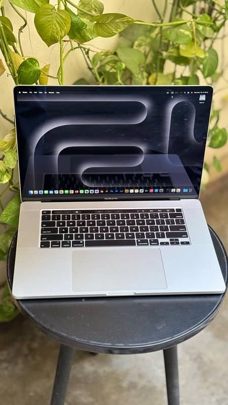 Macbook Pro 2019 16inch 32GB SsD512 4GB card 0