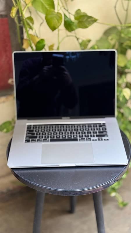 Macbook Pro 2019 16inch 32GB SsD512 4GB card 2