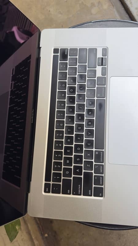 Macbook Pro 2019 16inch 32GB SsD512 4GB card 6