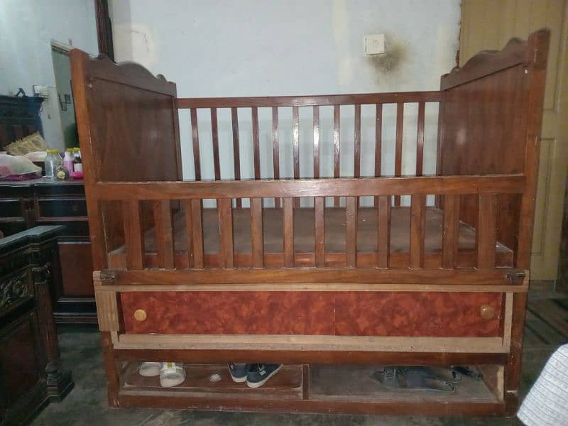 Classic Wooden Baby Crib with Storage Drawer, Solid Wood 0