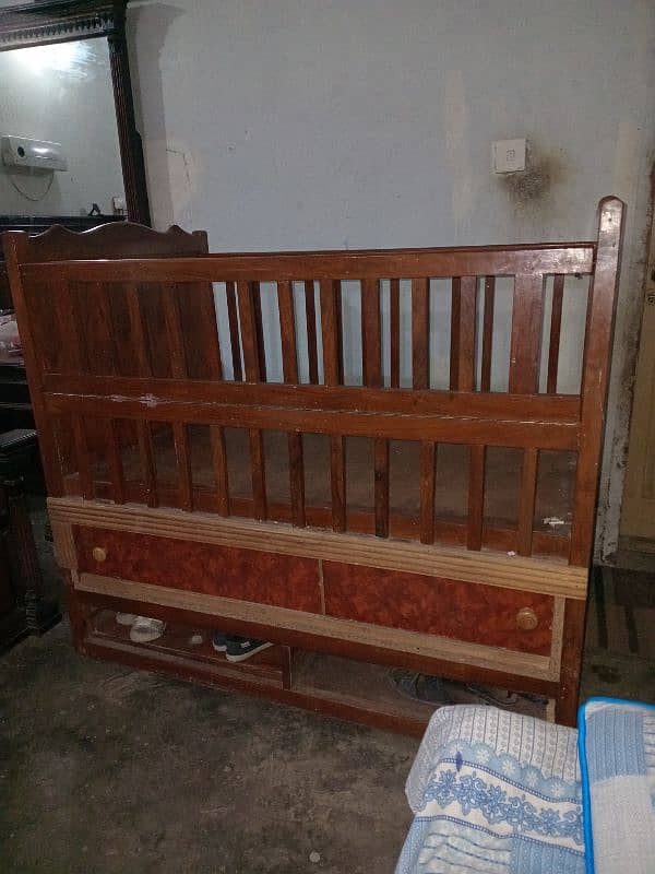 Classic Wooden Baby Crib with Storage Drawer, Solid Wood 2