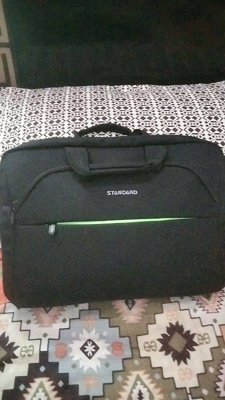 lap top bag bilkul new hy used ni hy. travlung k liy b use ho sakta 0