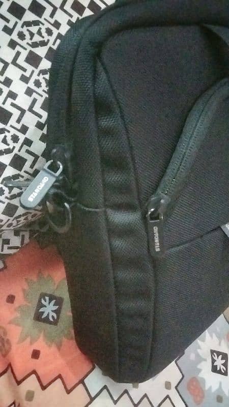 lap top bag bilkul new hy used ni hy. travlung k liy b use ho sakta 4