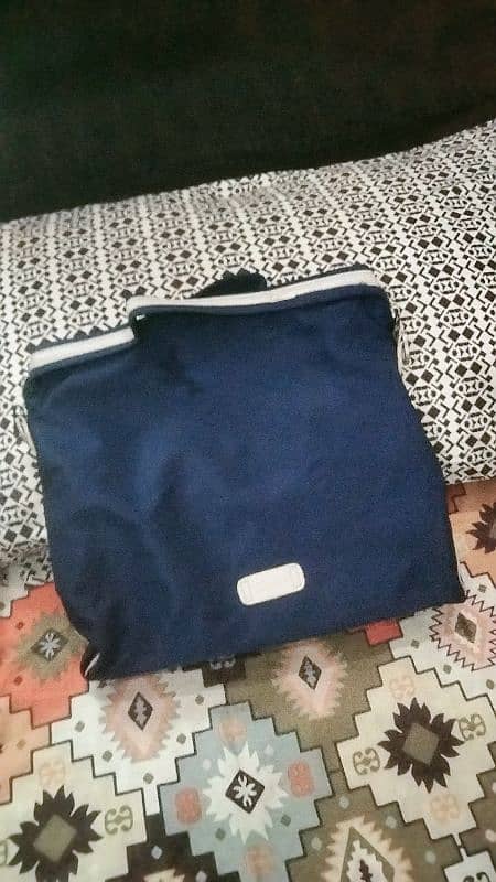 lap top bag bilkul new hy used ni hy. travlung k liy b use ho sakta 5