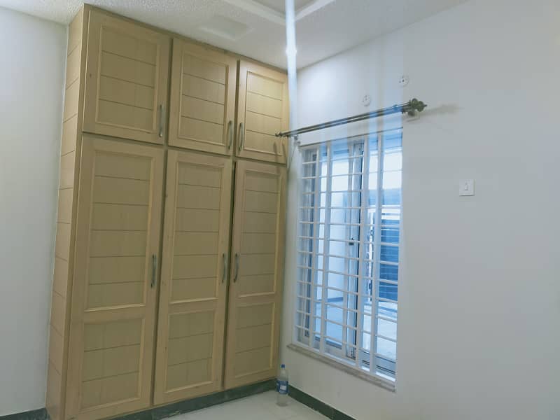 Brand New Condition 40 X 80 Ground Floor For Rent 9