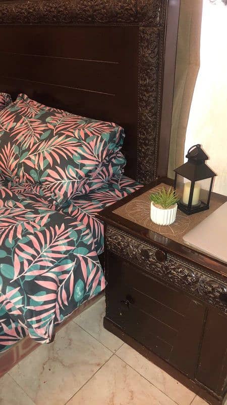 Solid wooden used king size bed 2