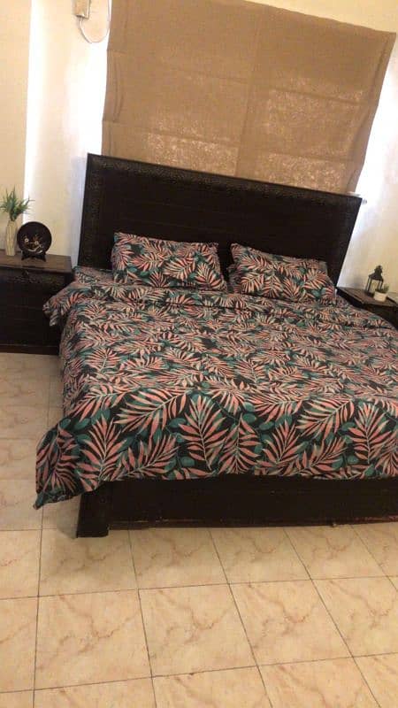 Solid wooden used king size bed 6