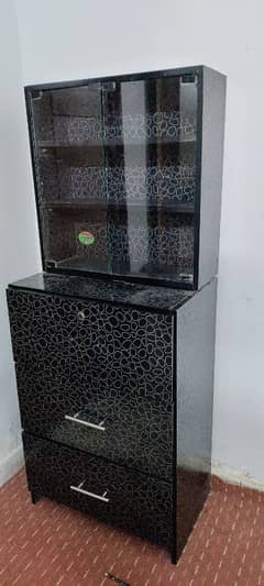 3 drawers and one mirror box same color black almost new condition