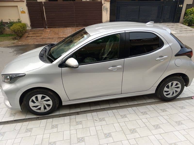 Toyota Yaris Hatchback X 2020 3