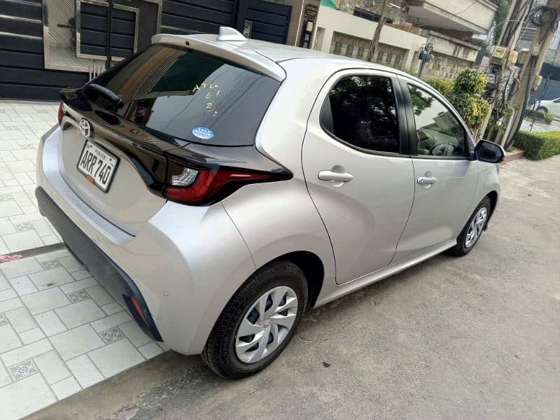 Toyota Yaris Hatchback X 2020 5