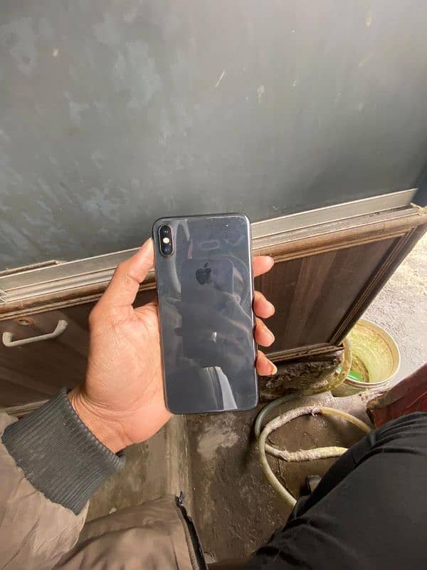 I phone xs max 64 gb battery chanj ha panal chanj Baki all ok phone ha 3