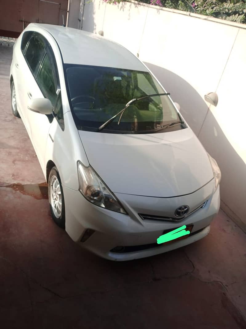 Toyota Prius Alpha 2014 6