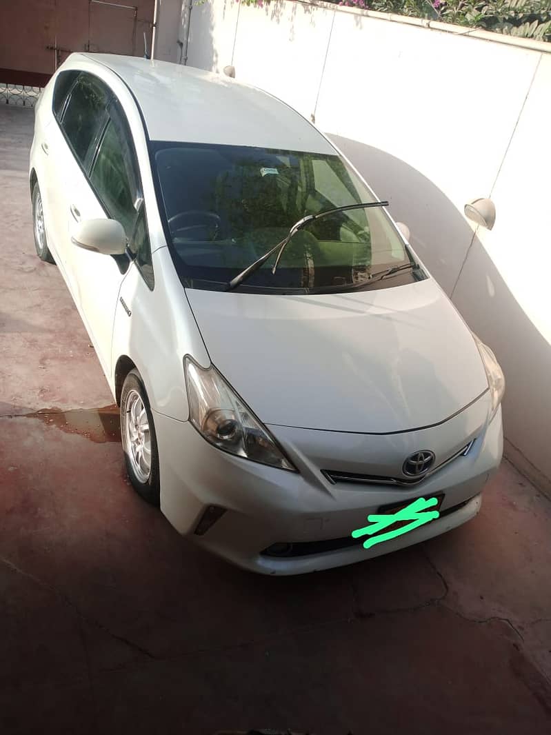 Toyota Prius Alpha 2014 7