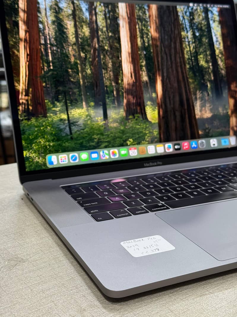 MacBook Pro 2019 15 inch /Core i9  / 32GB RAM 512GB SSD 4GB GPU MEMORY 5