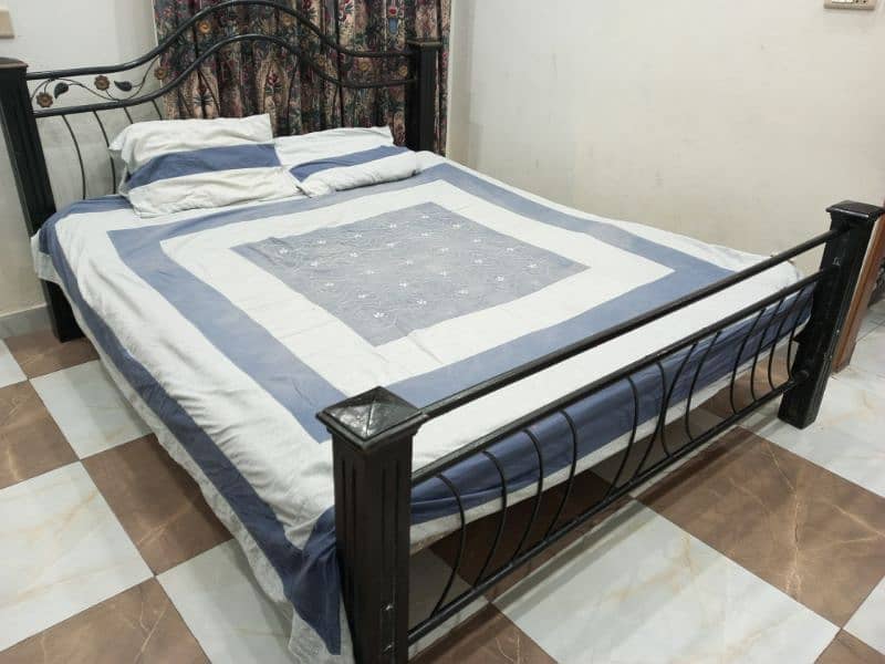 Double size Iron bed for sale with form. 0