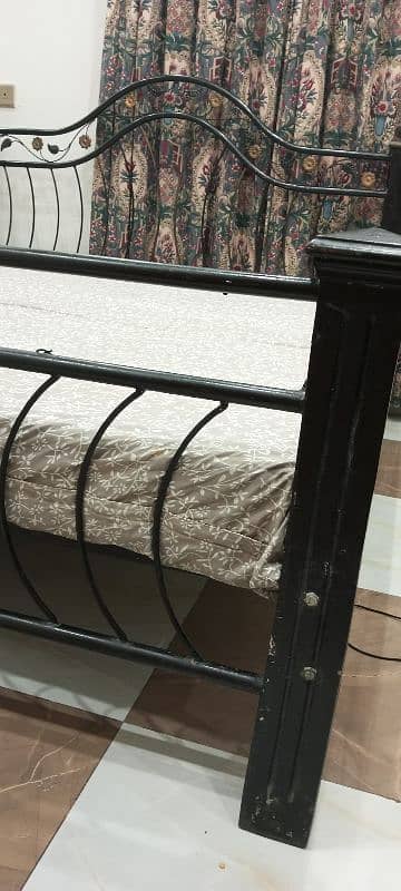 Double size Iron bed for sale with form. 2