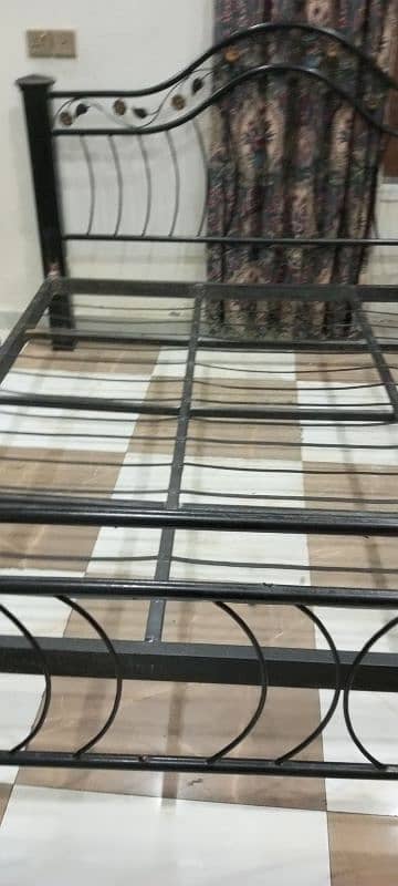 Double size Iron bed for sale with form. 8