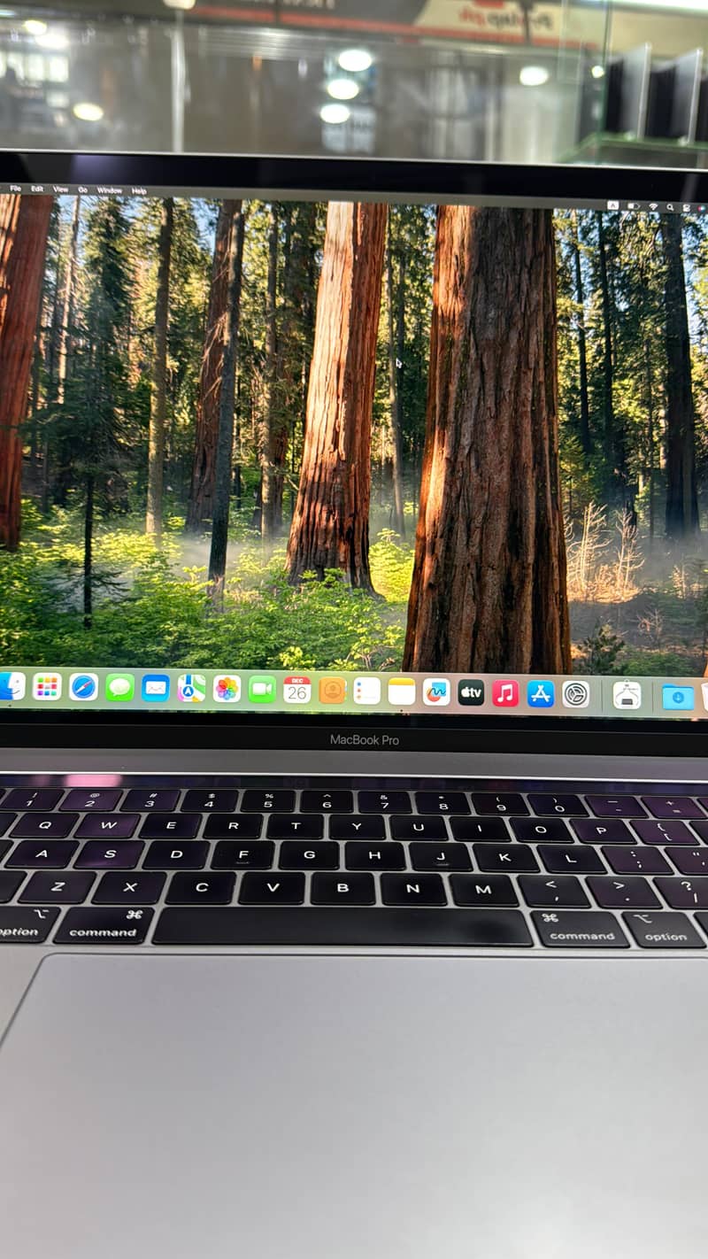 MacBook Pro /2019 15 inch /Core i9 / 32GB RAM 512GB SSD 4GB GPU MEMORY 3