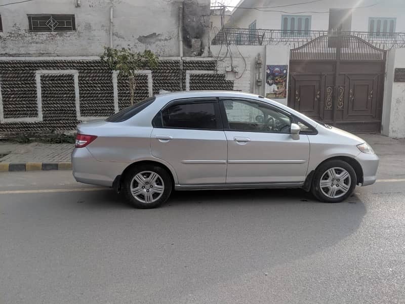 Honda City IDSI 2005 urgent sale reasonable price 4