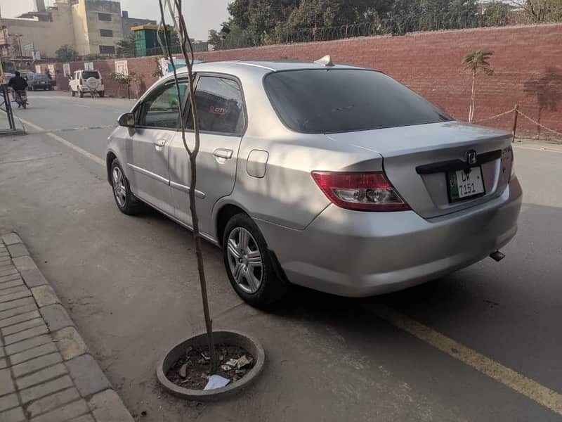 Honda City IDSI 2005 urgent sale reasonable price 6