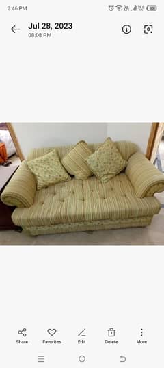 Beautiful and comfortable sofa set in off white color.