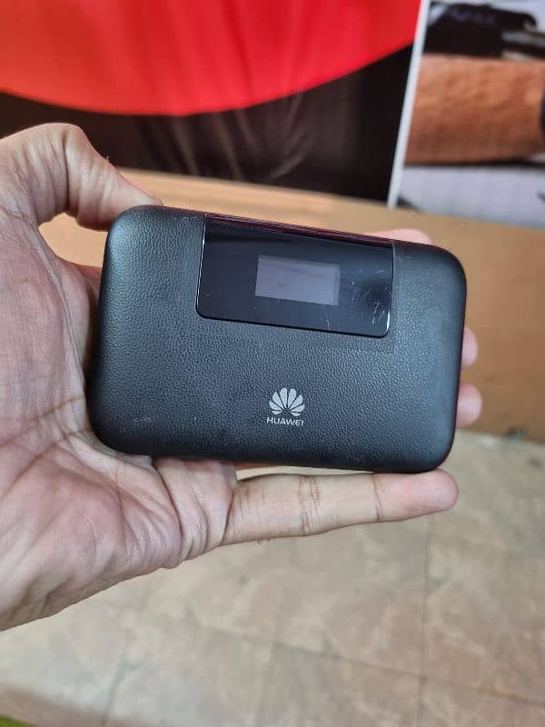 huawei WiFi device  5000 mah battery 1