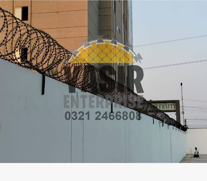 Best Razor Wire Installation - Barbed wire - Chain Link Fence - Powder 12