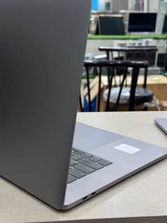 MacBook Pro 2019 15 inch /Core i9 / 32GB RAM 512GB SSD 4GB GPU MEMORY