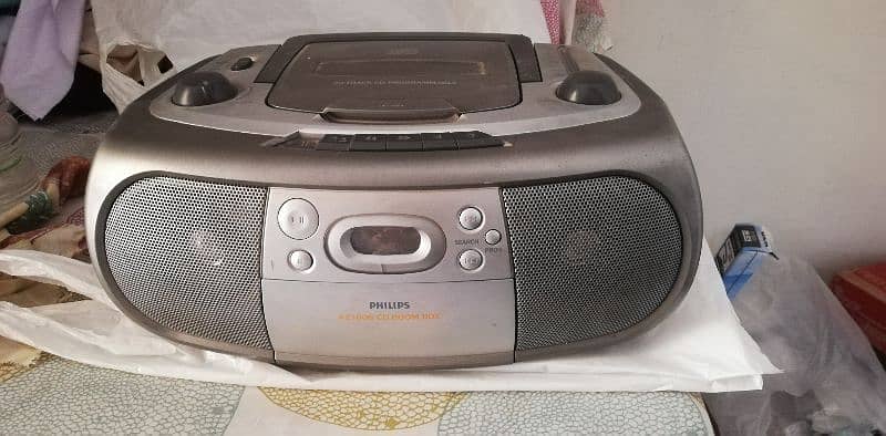 Philips CD and Caste Player 0