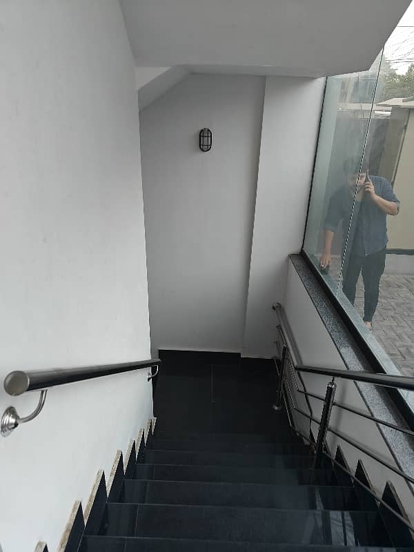 1 KANAL 3RD FLOOR HALL WITH LIFT AND BASEMENT PARKING FOR RENT 10