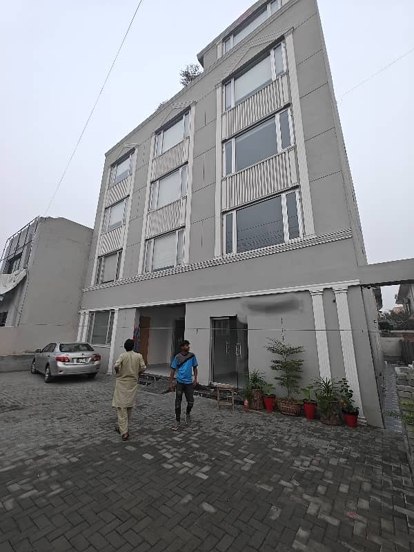 1 KANAL CORNER BUILDING FOR RENT 0