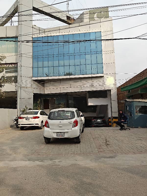 1 KANAL BRAND NEW BUILDING FOR RENT 0